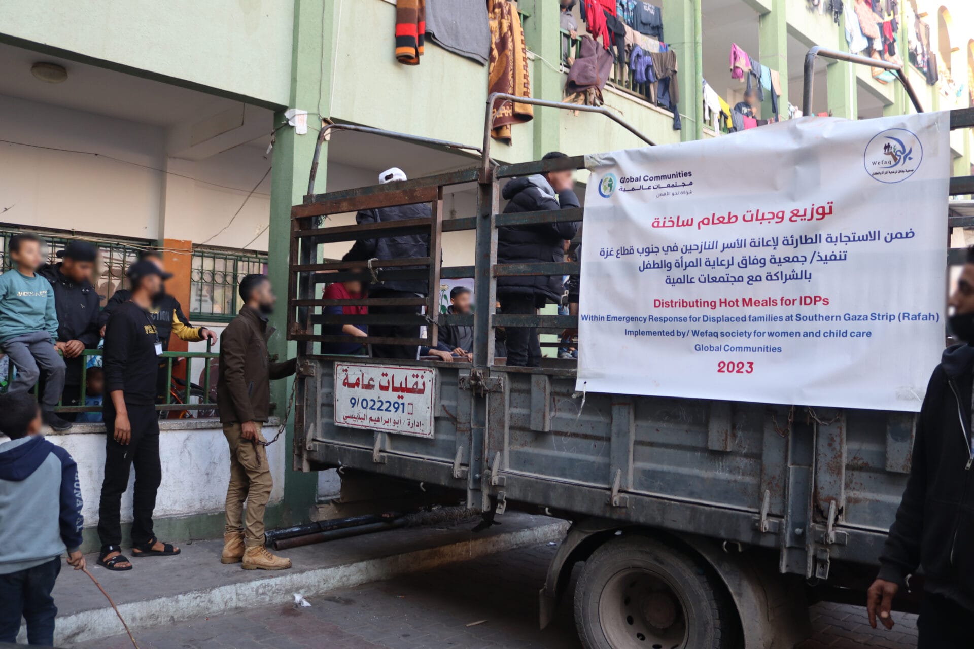 hot-meals-truck-blurred